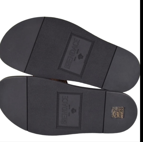 NEW FENDACE (Fendi & Versace Collab) Slides - Picture 4 of 6